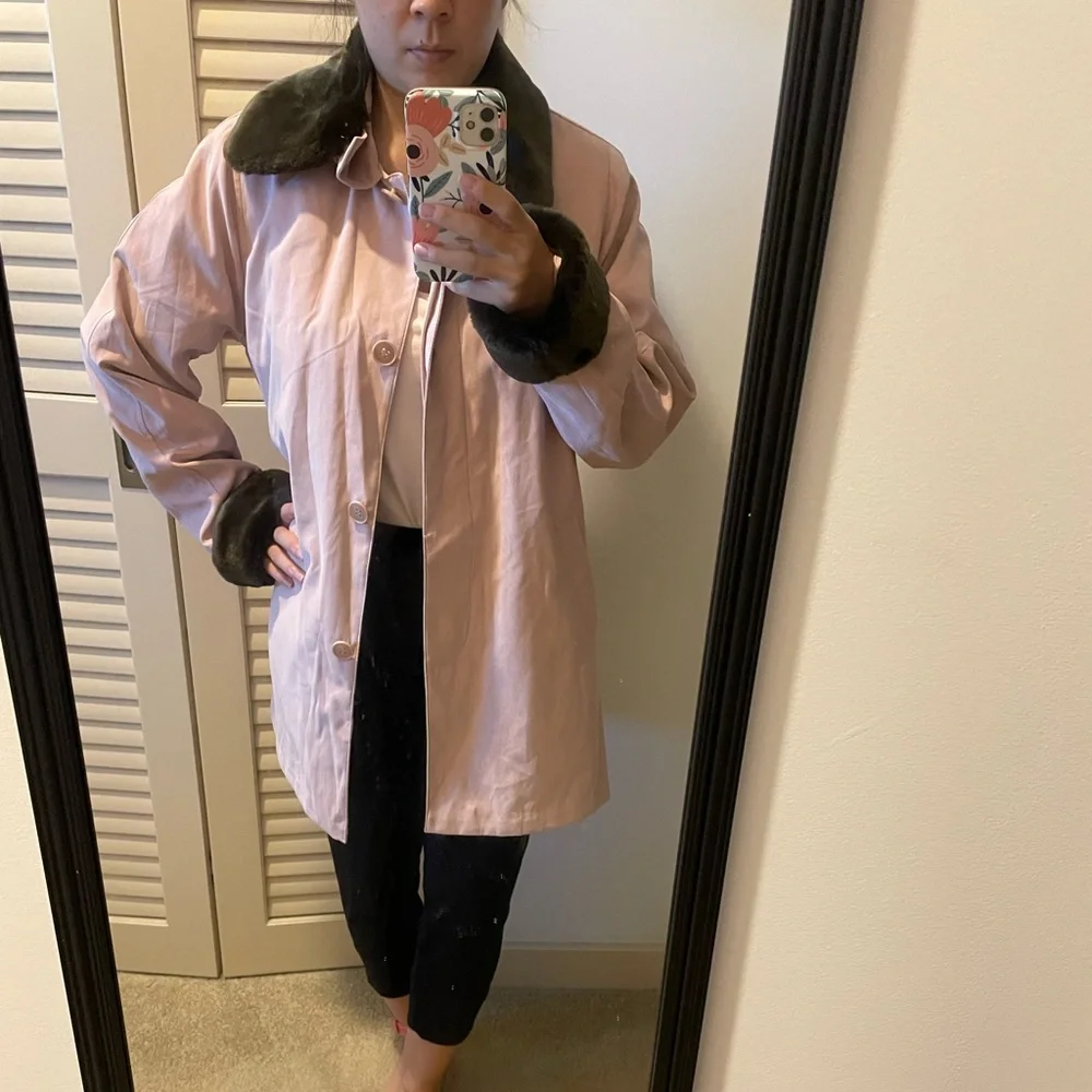 ๐5 for $25 Pink London Fog trench coat with fur detail - Picture 3 of 11
